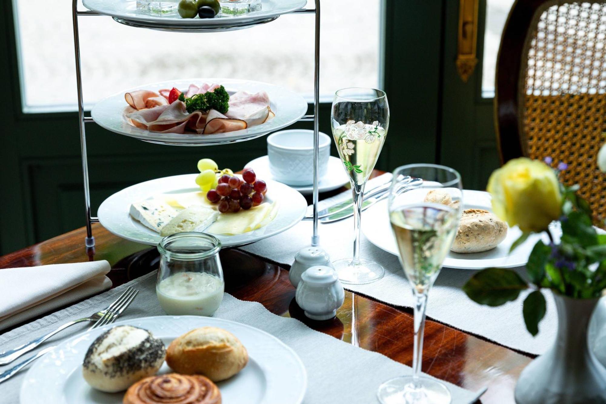Schloss Lieser, Autograph Collection Екстер'єр фото Afternoon tea at the Ritz