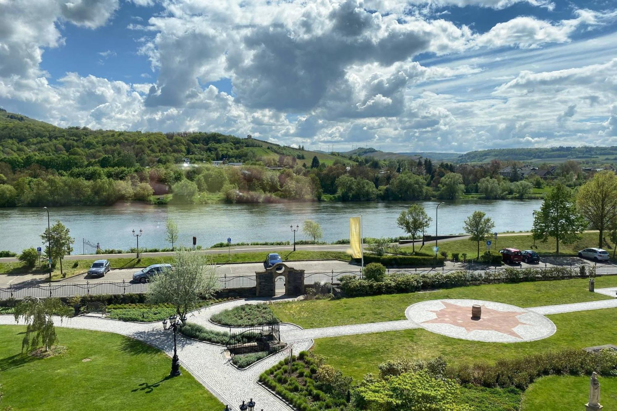 Schloss Lieser, Autograph Collection Екстер'єр фото View of the lake from the hotel