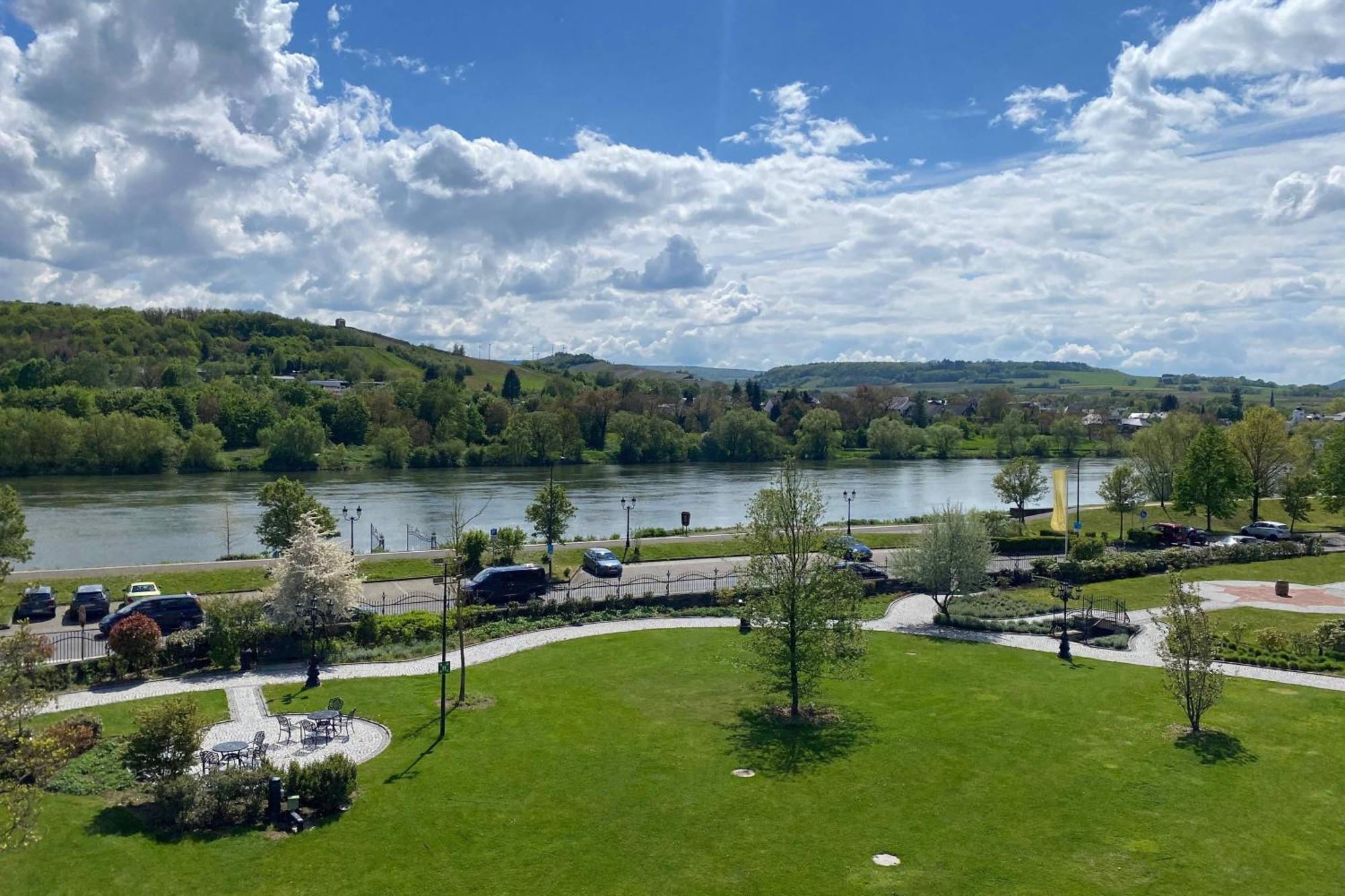 Schloss Lieser, Autograph Collection Екстер'єр фото View of the lake from the hotel