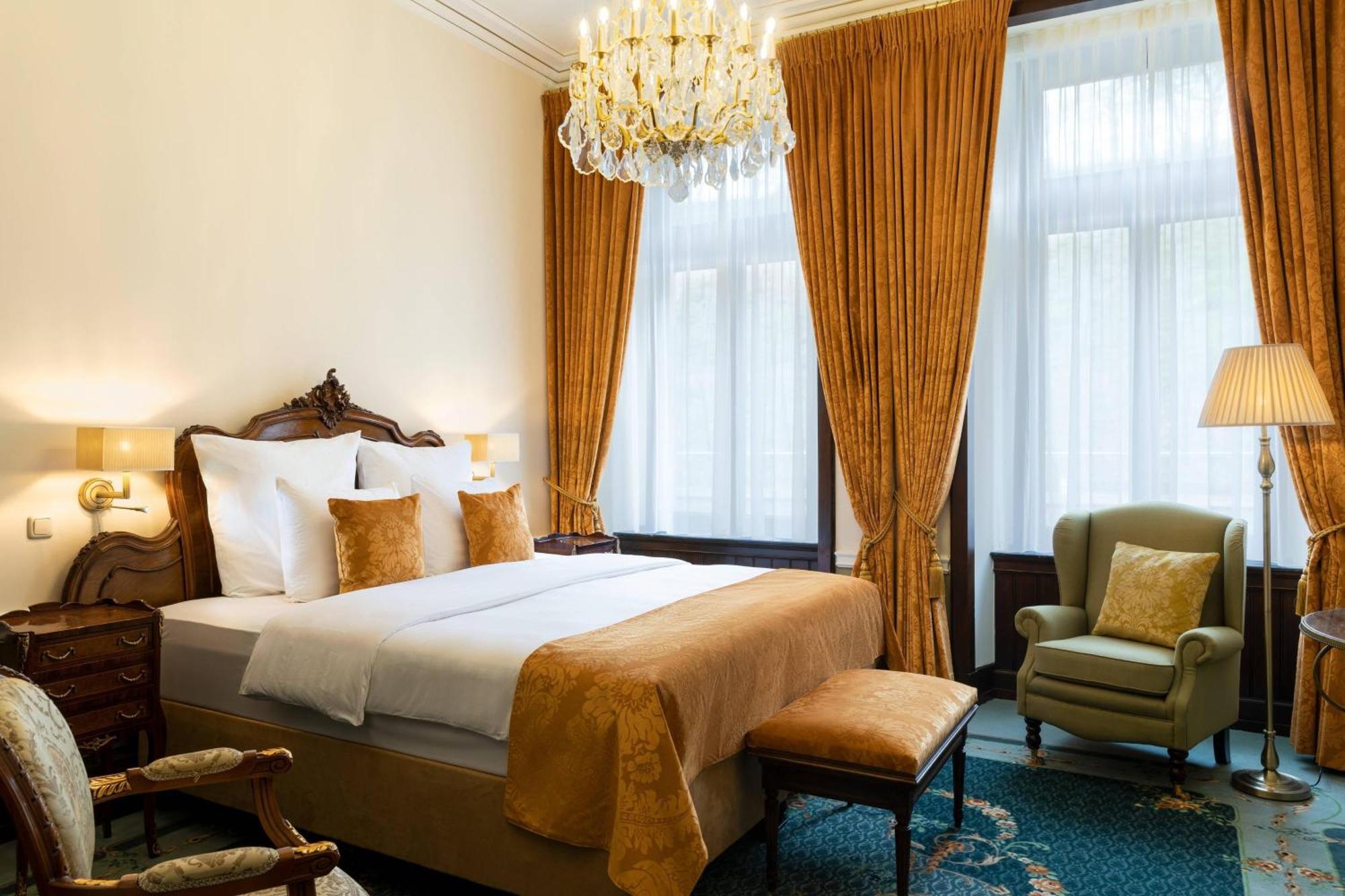 Schloss Lieser, Autograph Collection Екстер'єр фото A room at the Hotel de Crillon